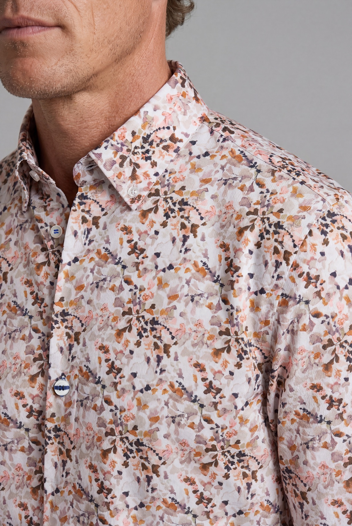 Shirt — shoulder detail